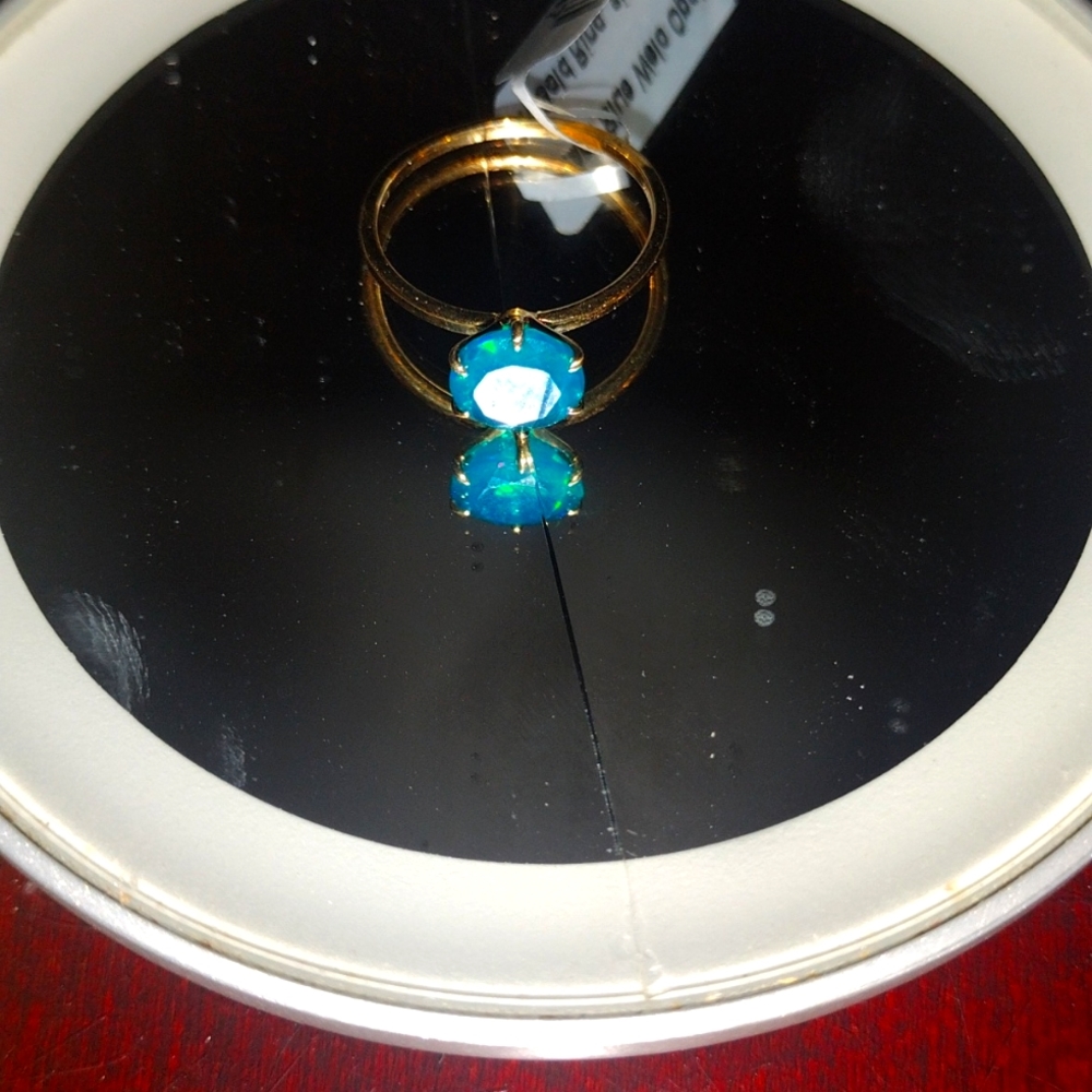 Ring 10k gold  2ct wt Miami Blue Welo Opaline beautiful color blue